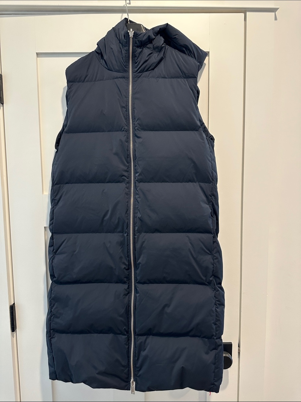 NWT Theory Reversible Puffer Vest in City Poly, Navy Size Small